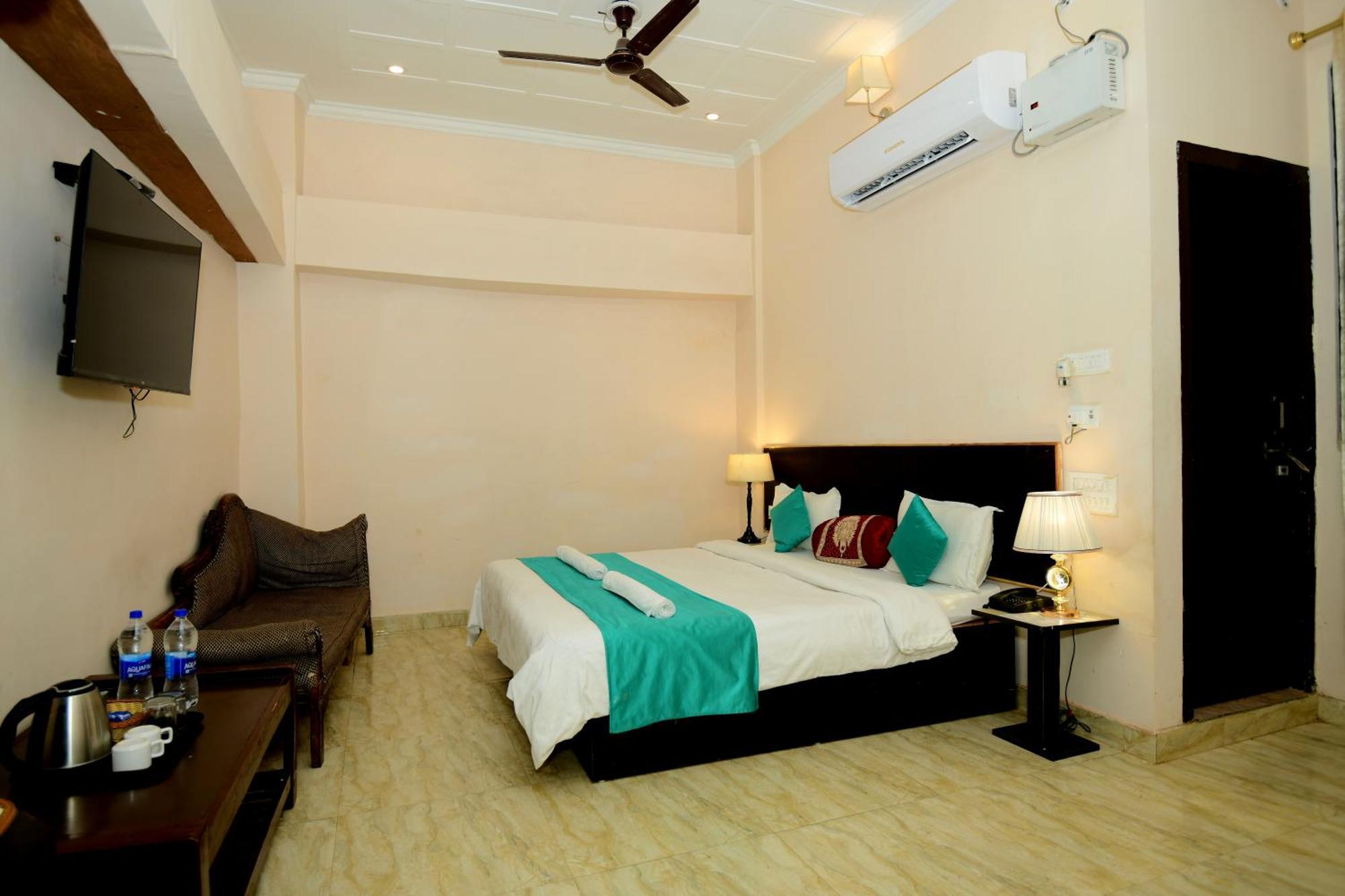 Ap Palace Hotel, Ayodhya Buitenkant foto