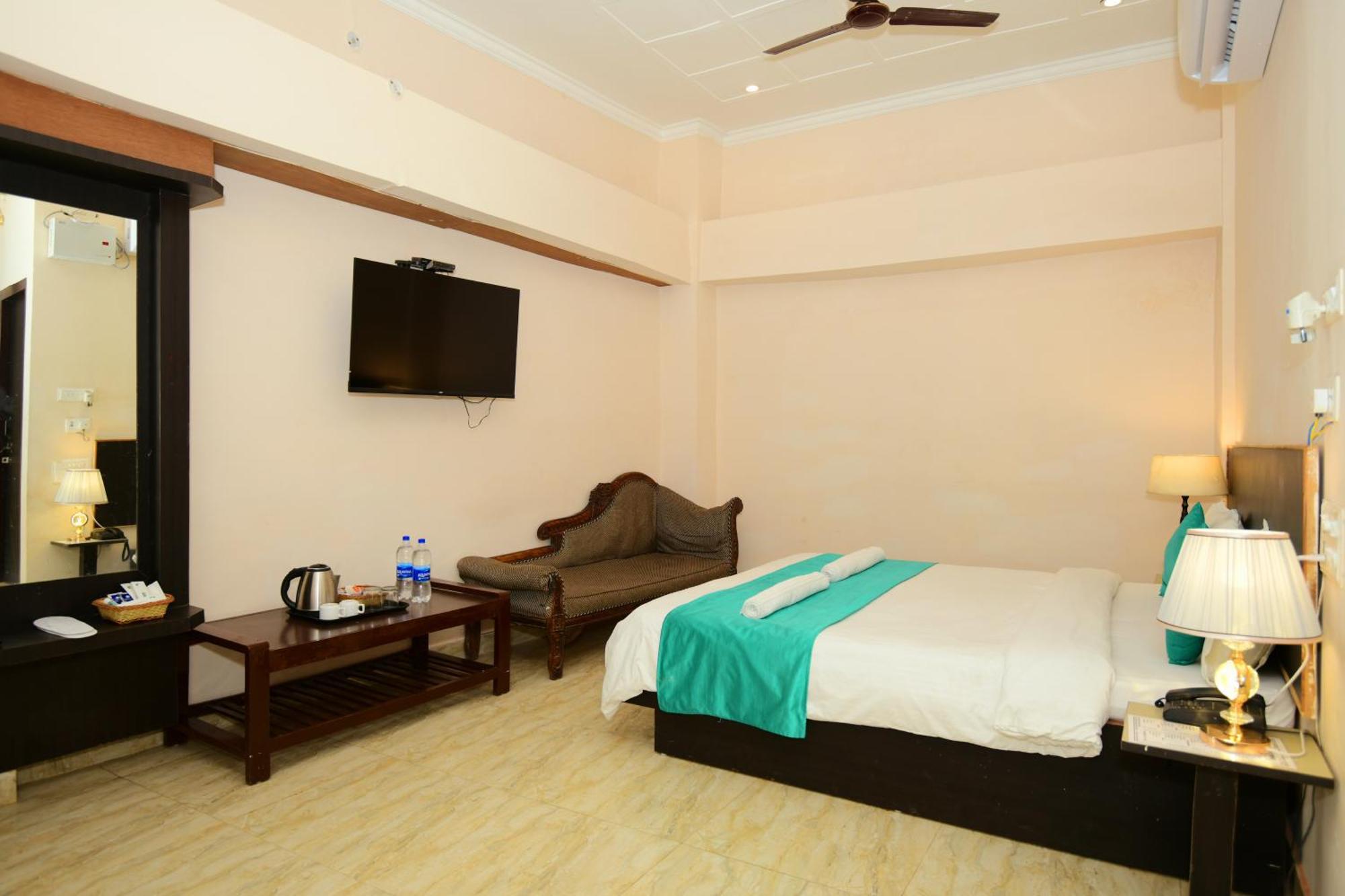 Ap Palace Hotel, Ayodhya Buitenkant foto