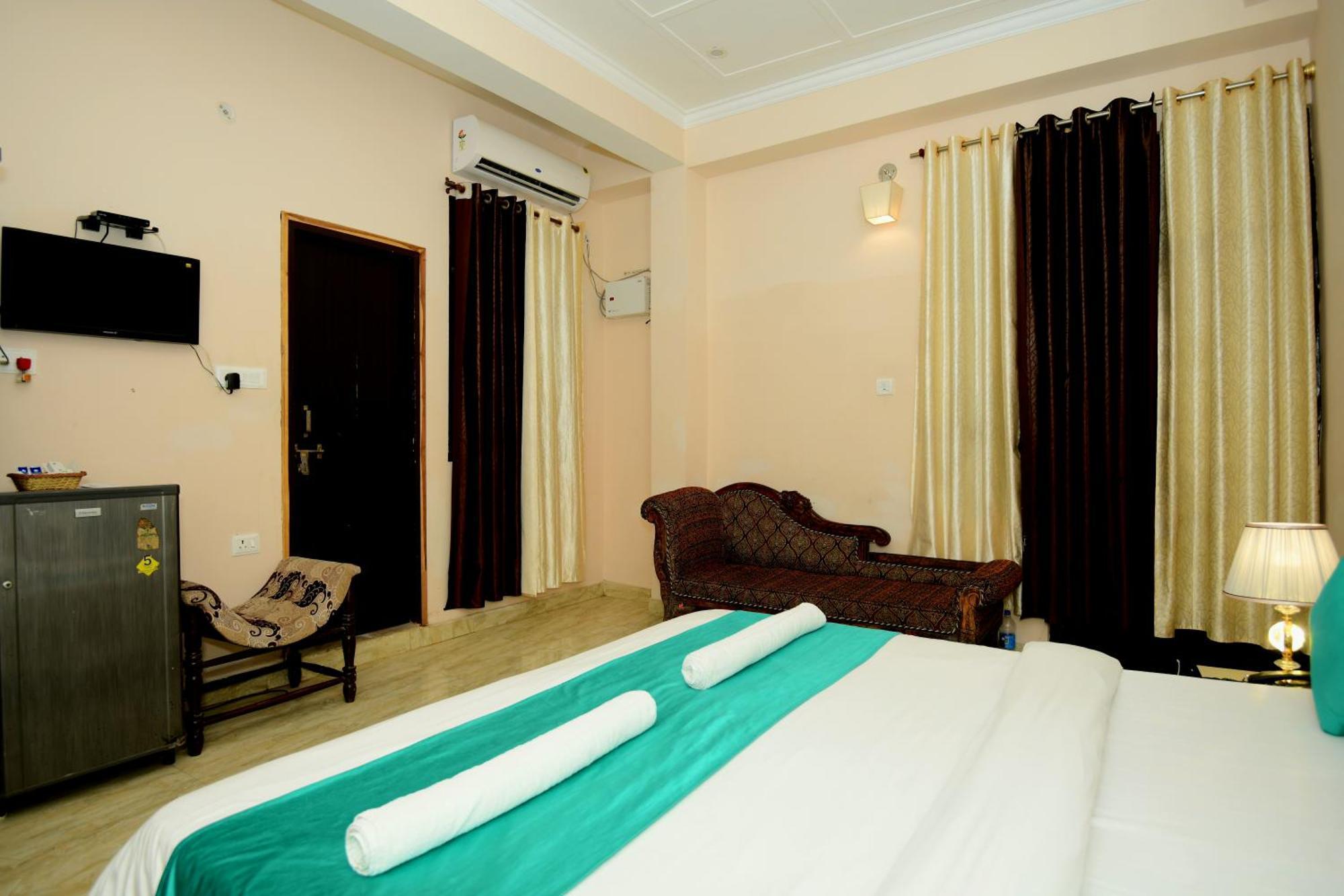 Ap Palace Hotel, Ayodhya Buitenkant foto