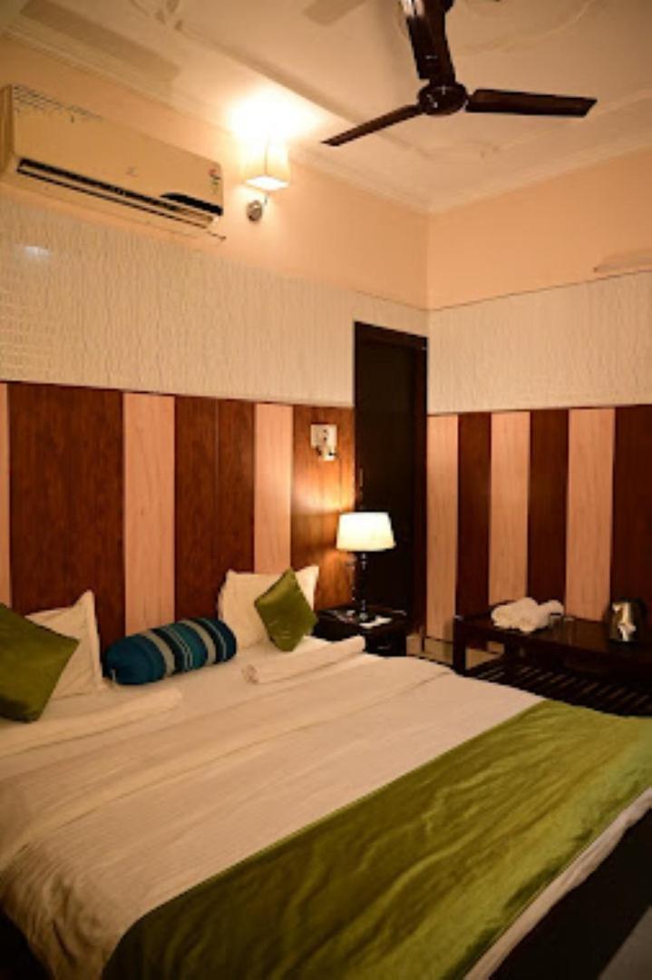 Ap Palace Hotel, Ayodhya Buitenkant foto